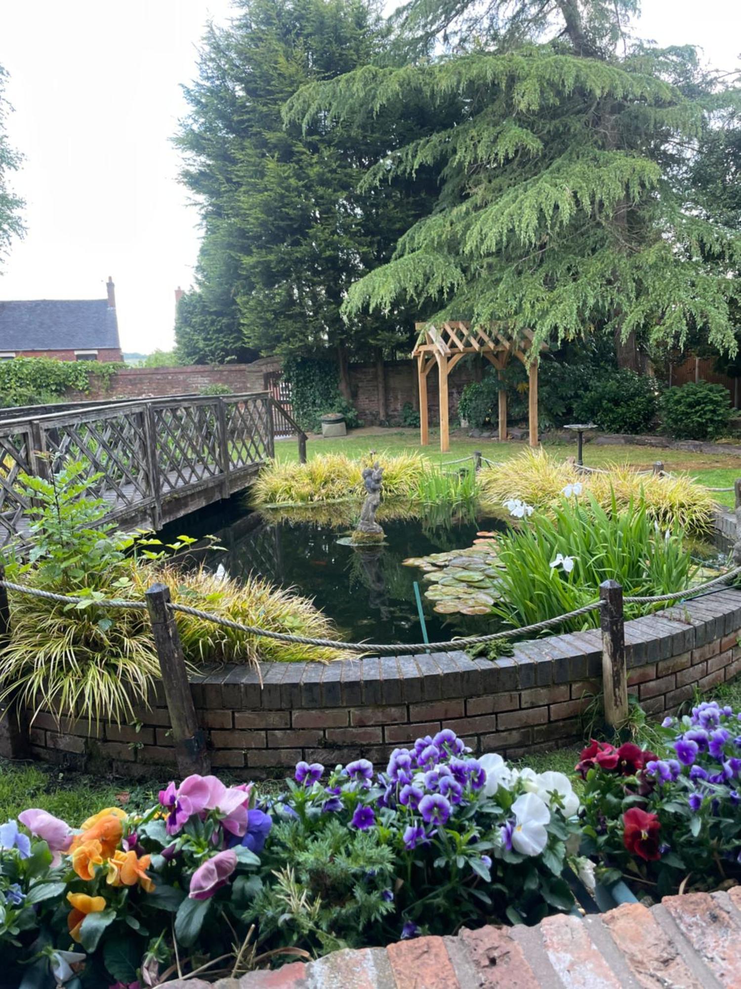 The Manor Guest House Cheadle  Exterior foto