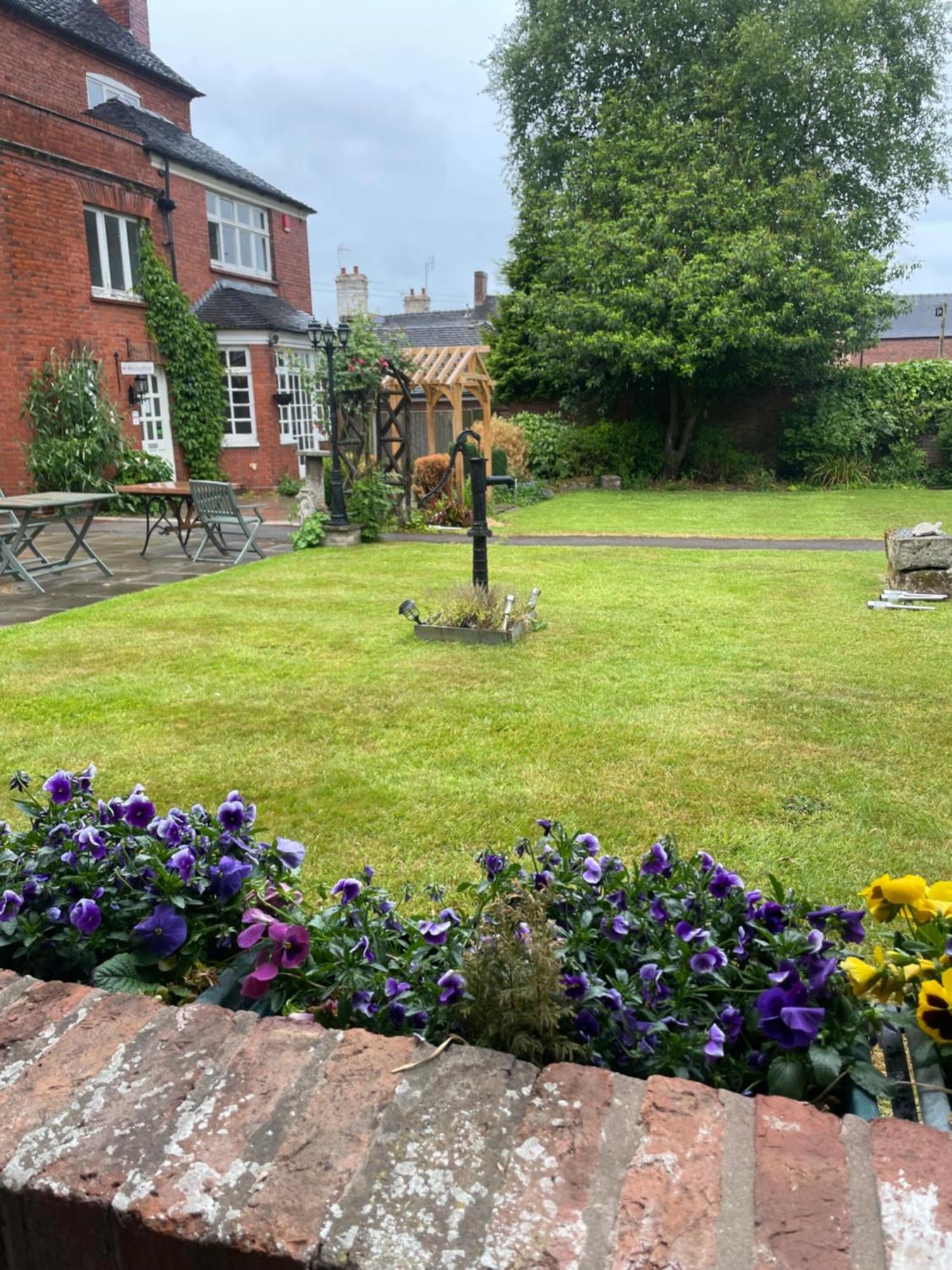 The Manor Guest House Cheadle  Exterior foto